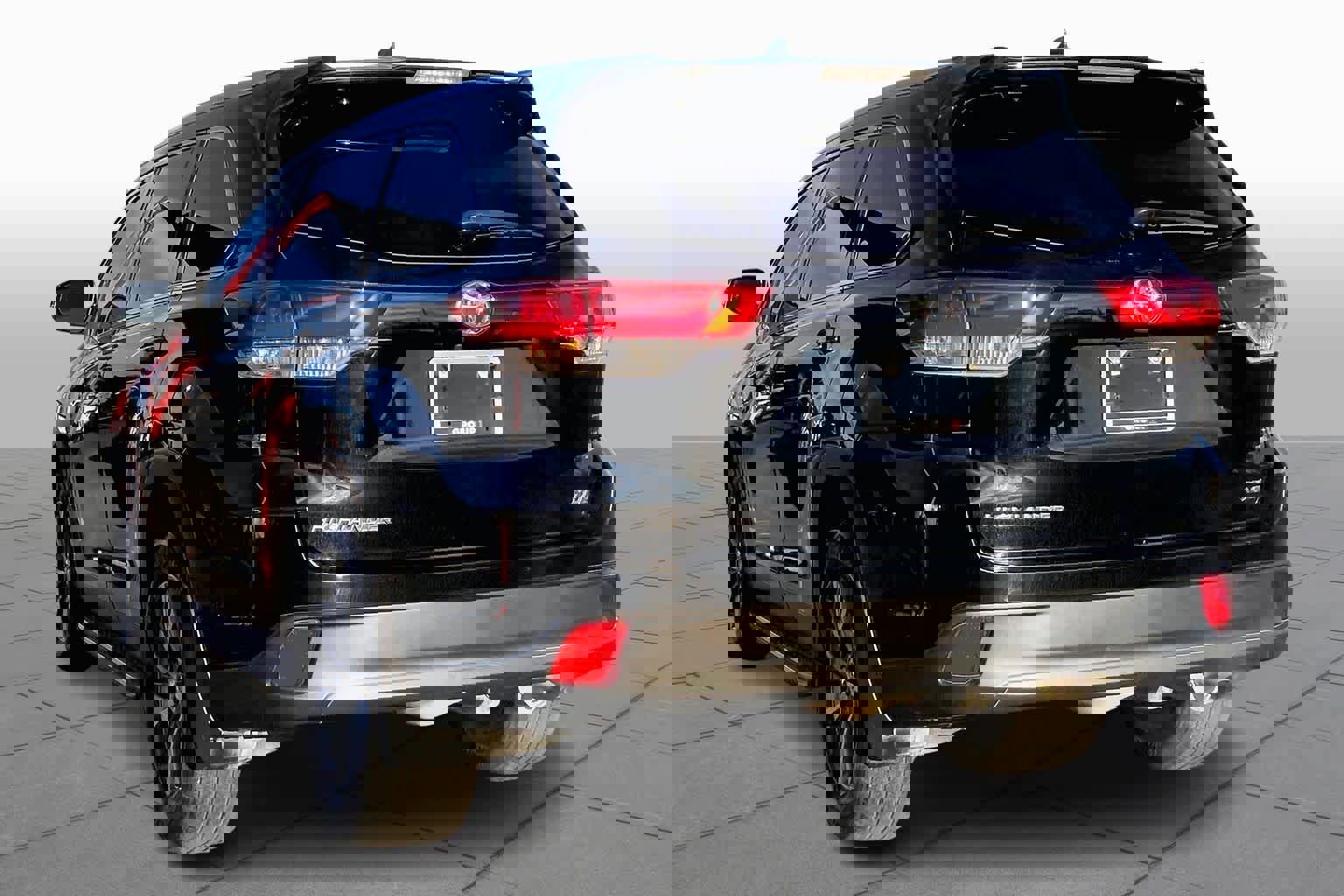 Used 2019 Toyota Highlander XLE image 12