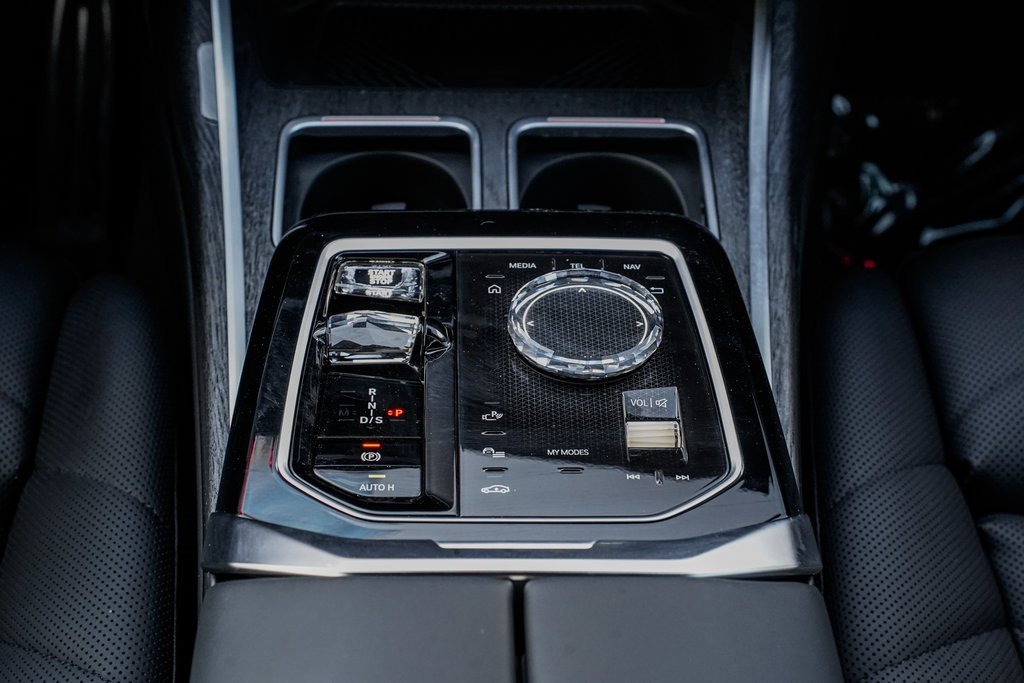 Used 2023 BMW 740i image 16