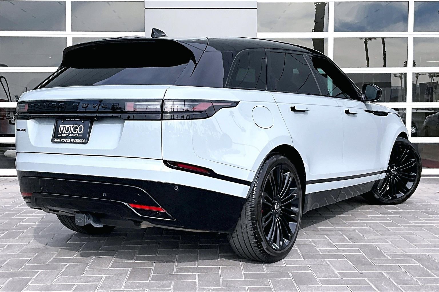 Certified 2025 Land Rover Range Rover Velar Dynamic SE image 13