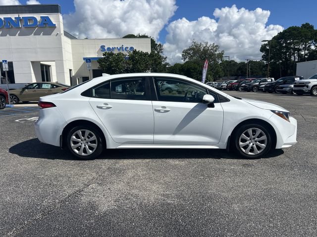 Used 2025 Toyota Corolla LE FWD image 3