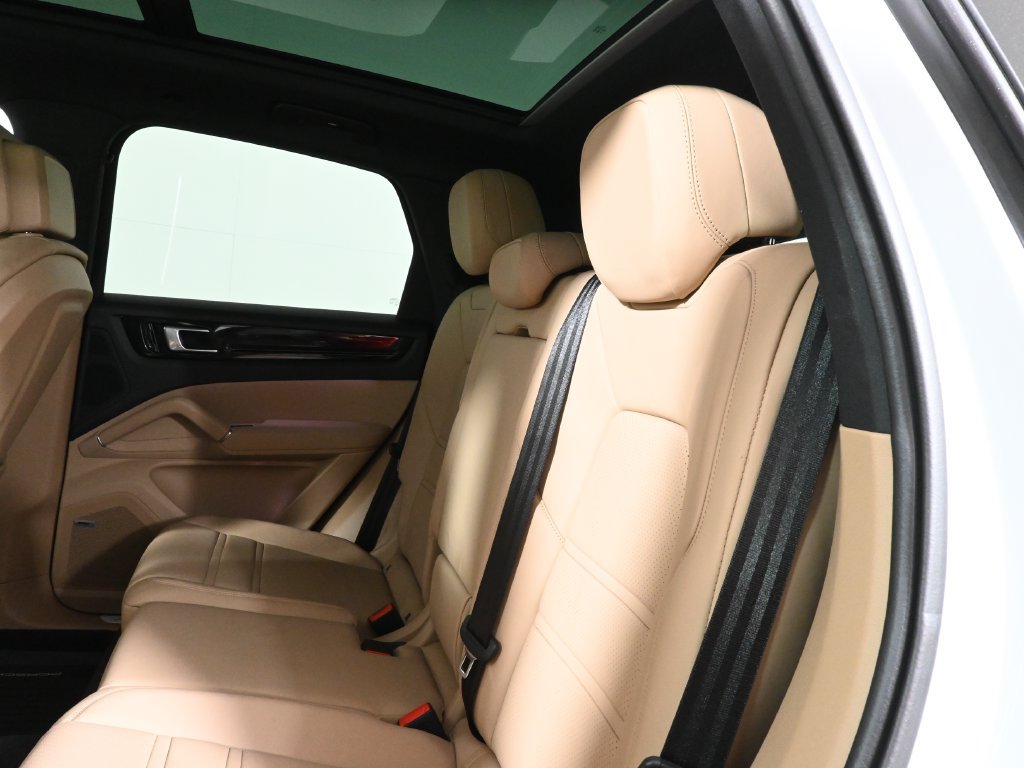 Used 2022 Porsche Cayenne AWD/4WD image 7