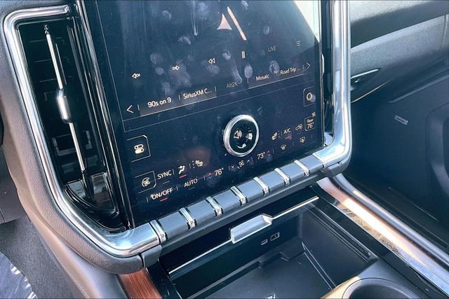 Used 2025 GMC Yukon XL Denali AWD/4WD image 22