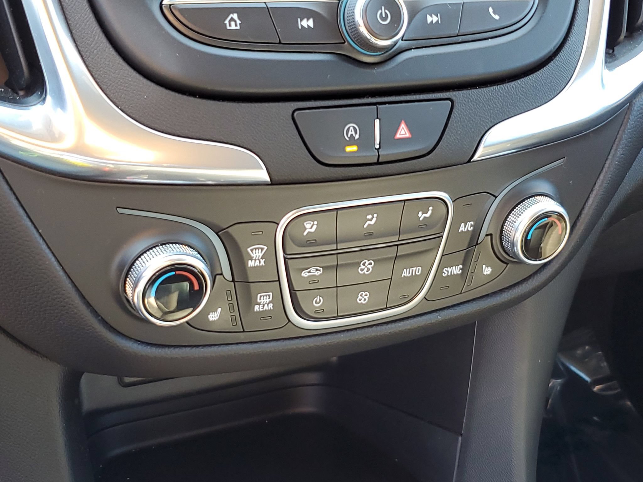Used 2024 Chevrolet Equinox LT FWD image 24