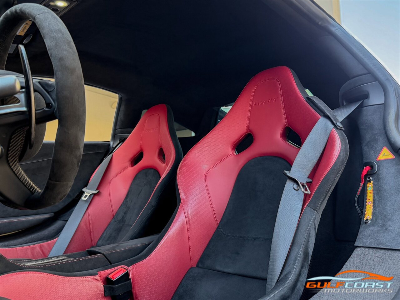Used 2016 McLaren 675LT image 24