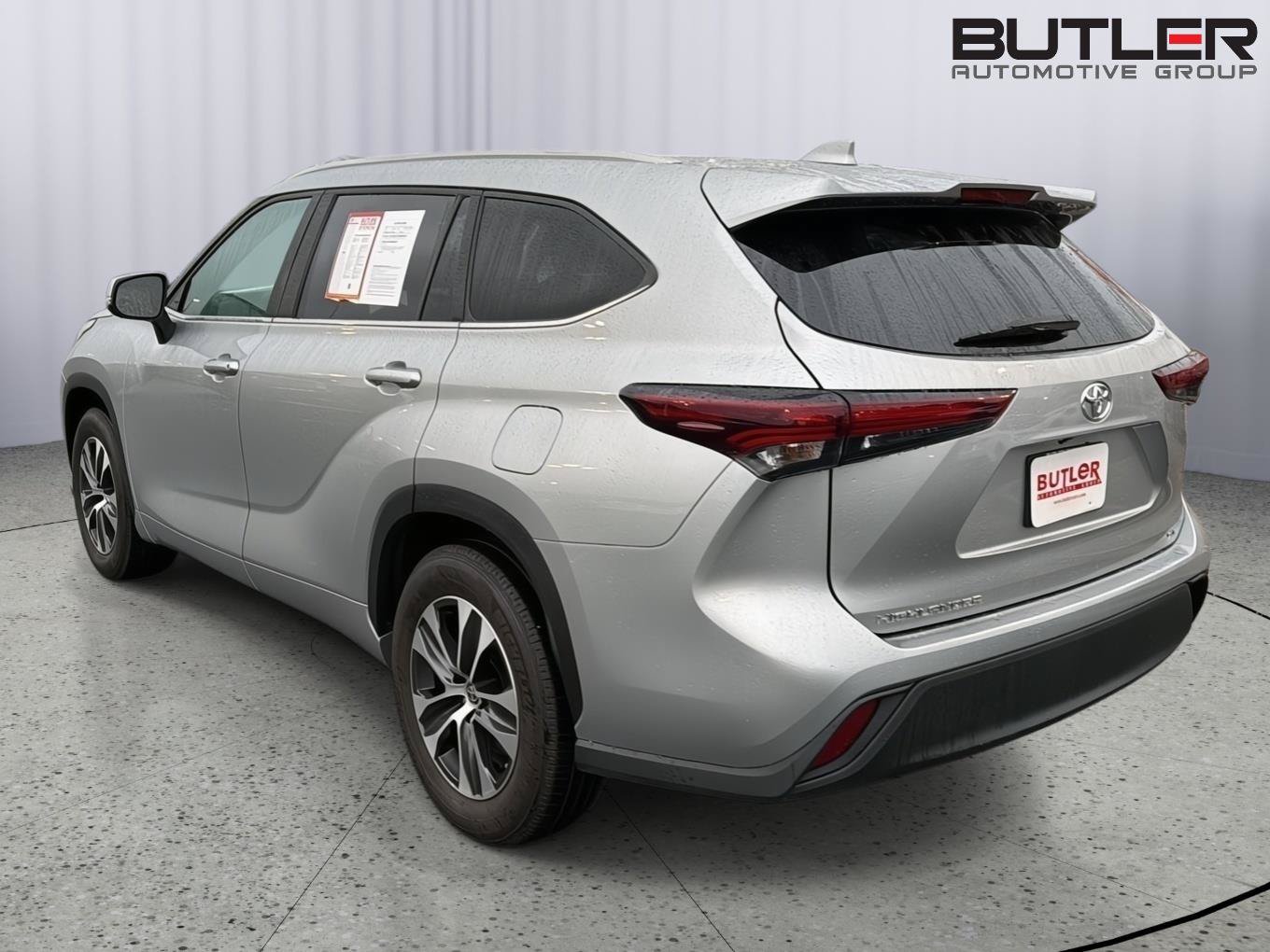 Certified 2025 Toyota Highlander XLE FWD image 4