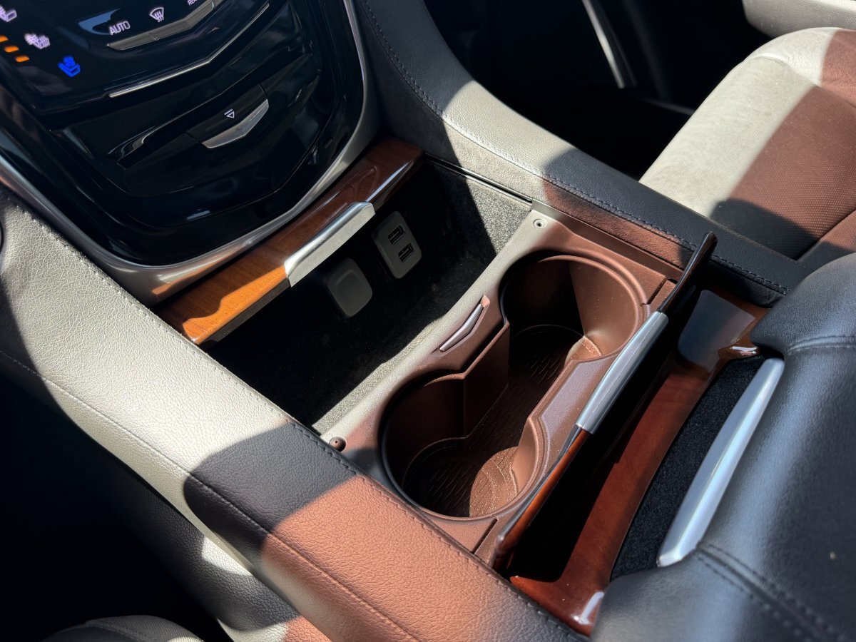 Used 2019 Cadillac Escalade Premium Luxury AWD/4WD image 37