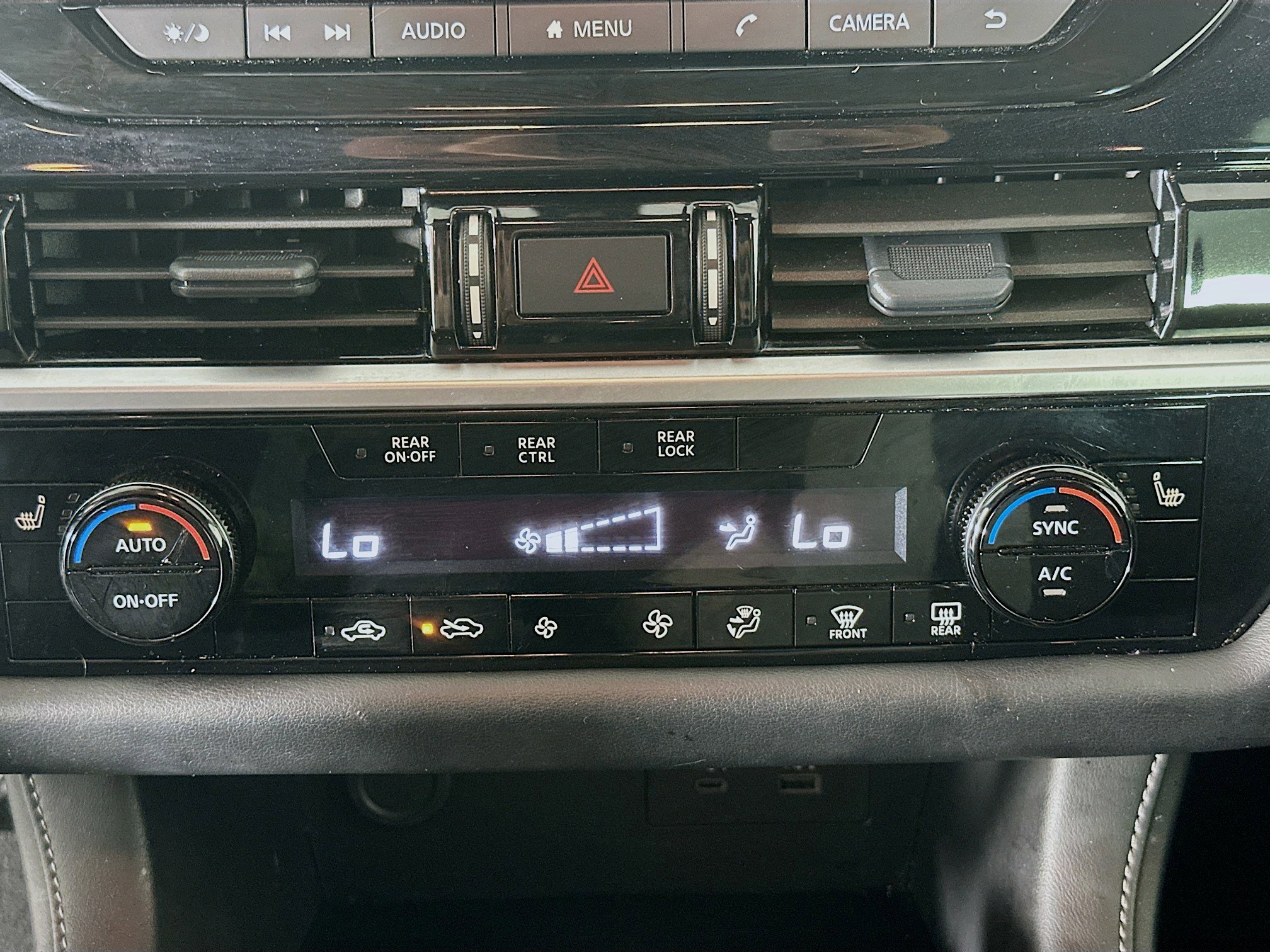 Used 2024 Nissan Pathfinder SV image 23