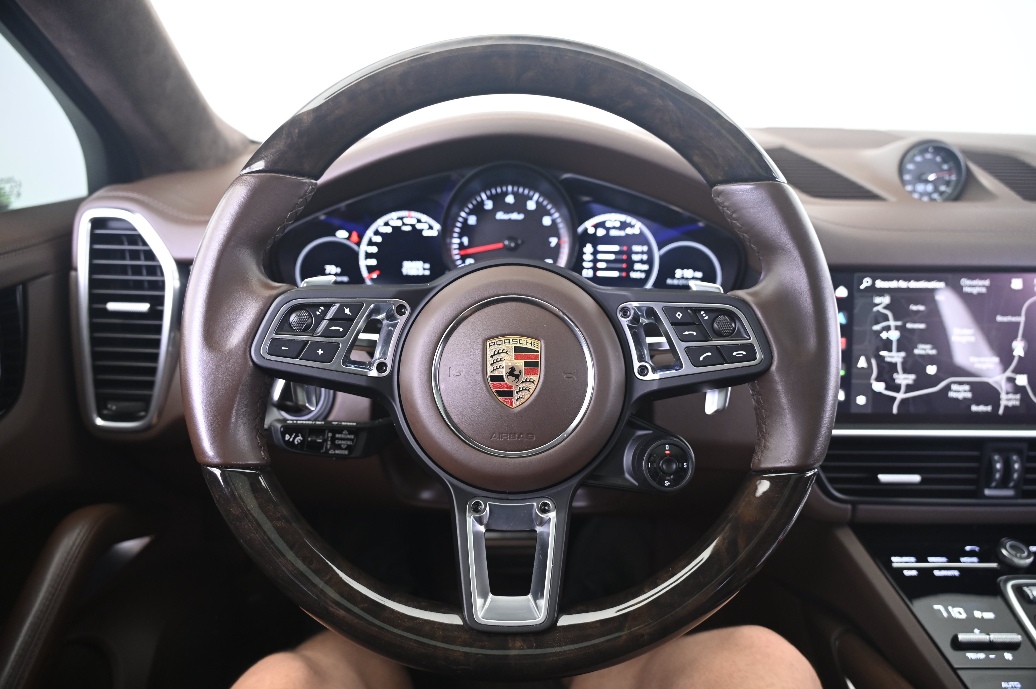 Certified 2023 Porsche Cayenne Turbo AWD/4WD image 36