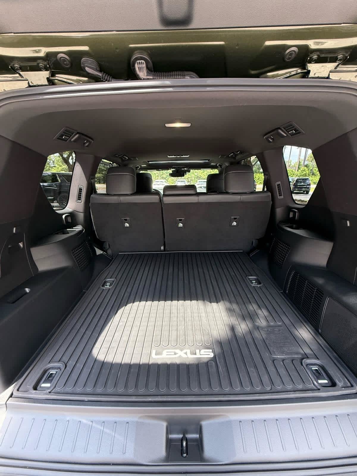 Used 2026 Lexus LX 700h Overtrail w/ Accessory Package (Z1) AWD/4WD image 19