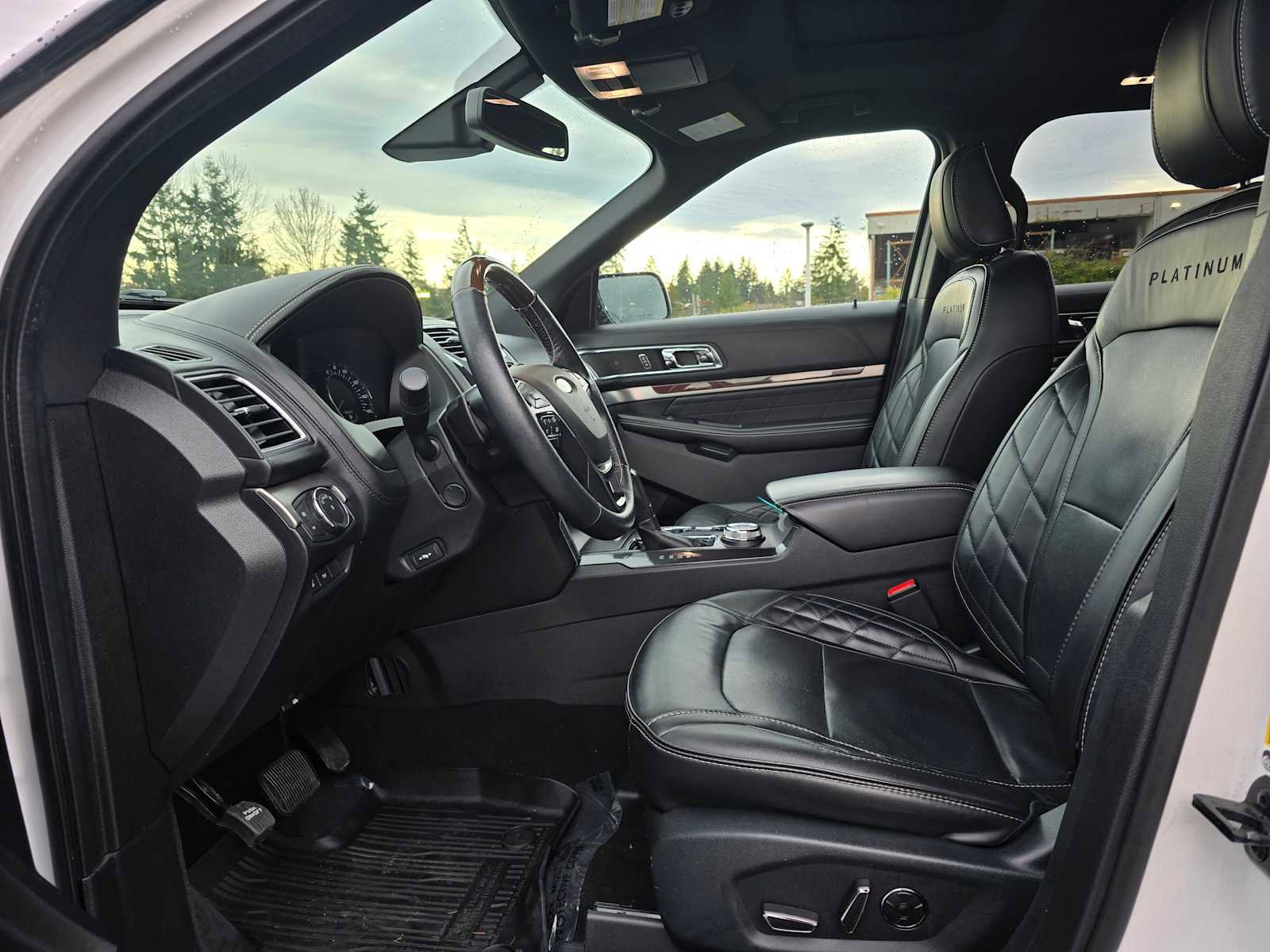 Used 2018 Ford Explorer Platinum image 21