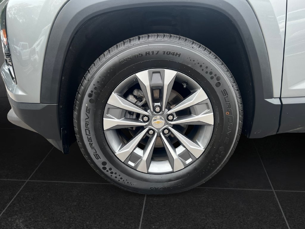 Used 2025 Chevrolet Equinox LT w/ Convenience Package II AWD/4WD image 10
