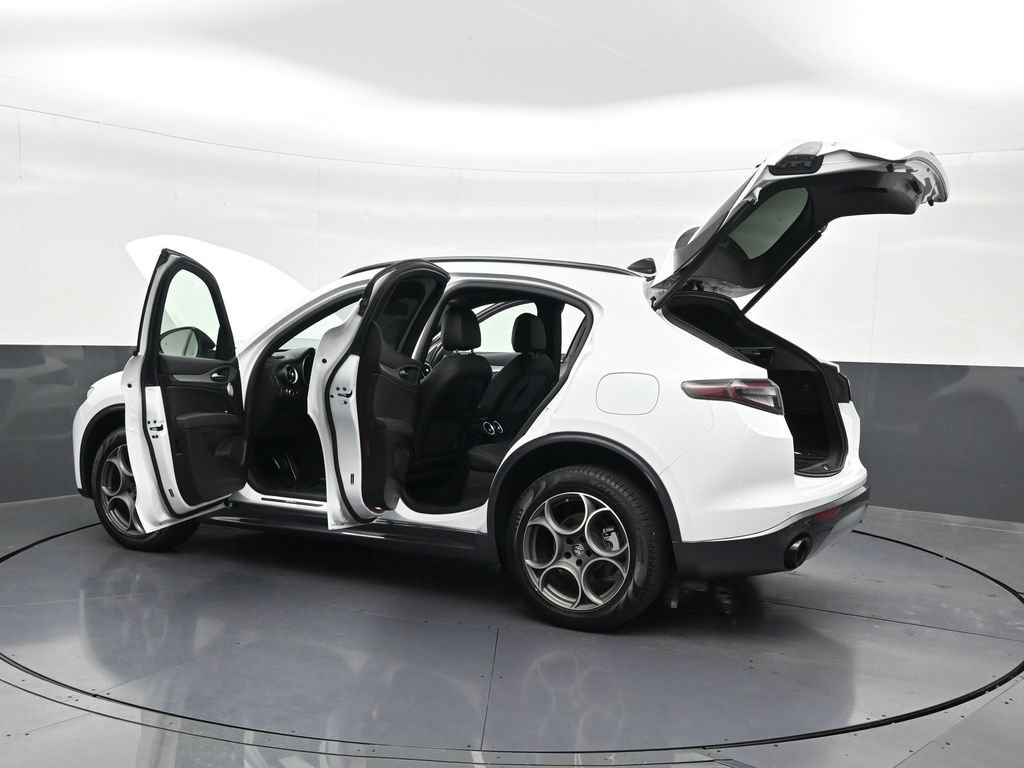 Used 2024 Alfa Romeo Stelvio Ti AWD/4WD image 34