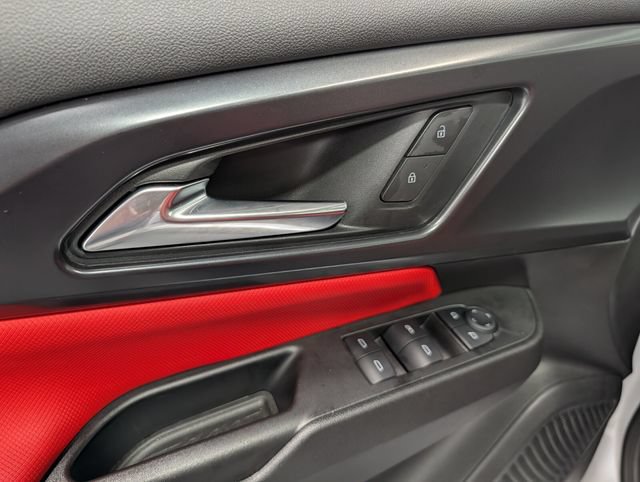 Certified 2025 Chevrolet Equinox EV RS AWD/4WD image 17