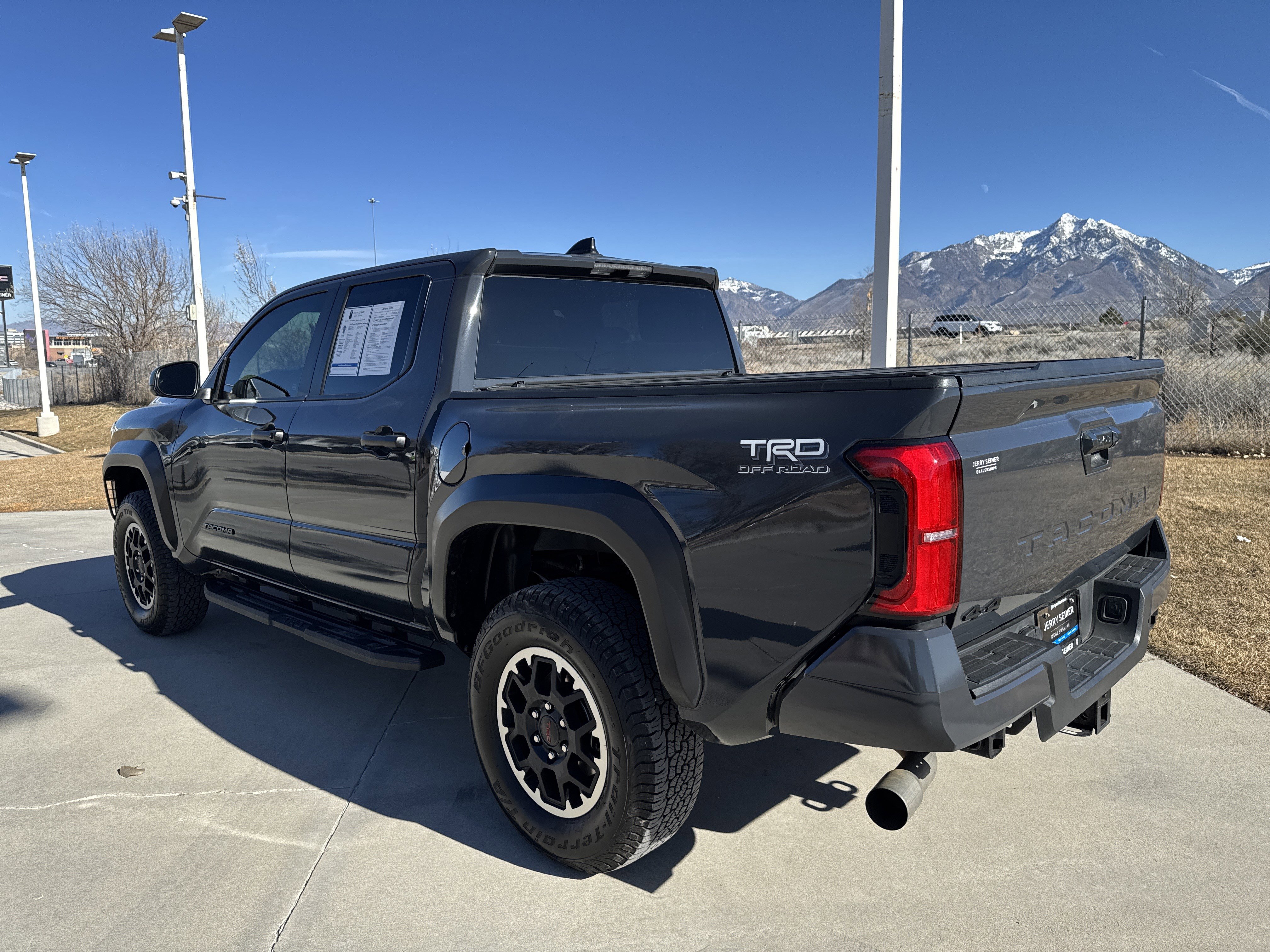 Used 2024 Toyota Tacoma TRD Off-Road image 3