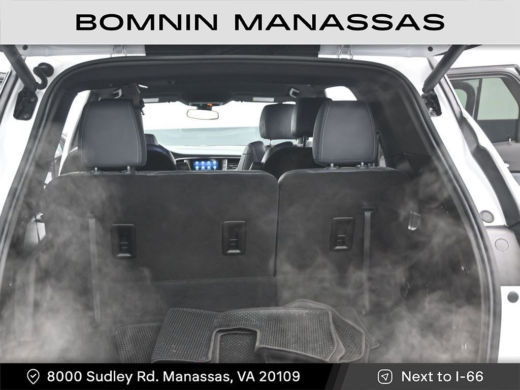 Used 2023 Buick Enclave Essence image 11