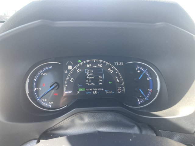 Used 2025 Toyota RAV4 XLE AWD/4WD image 11