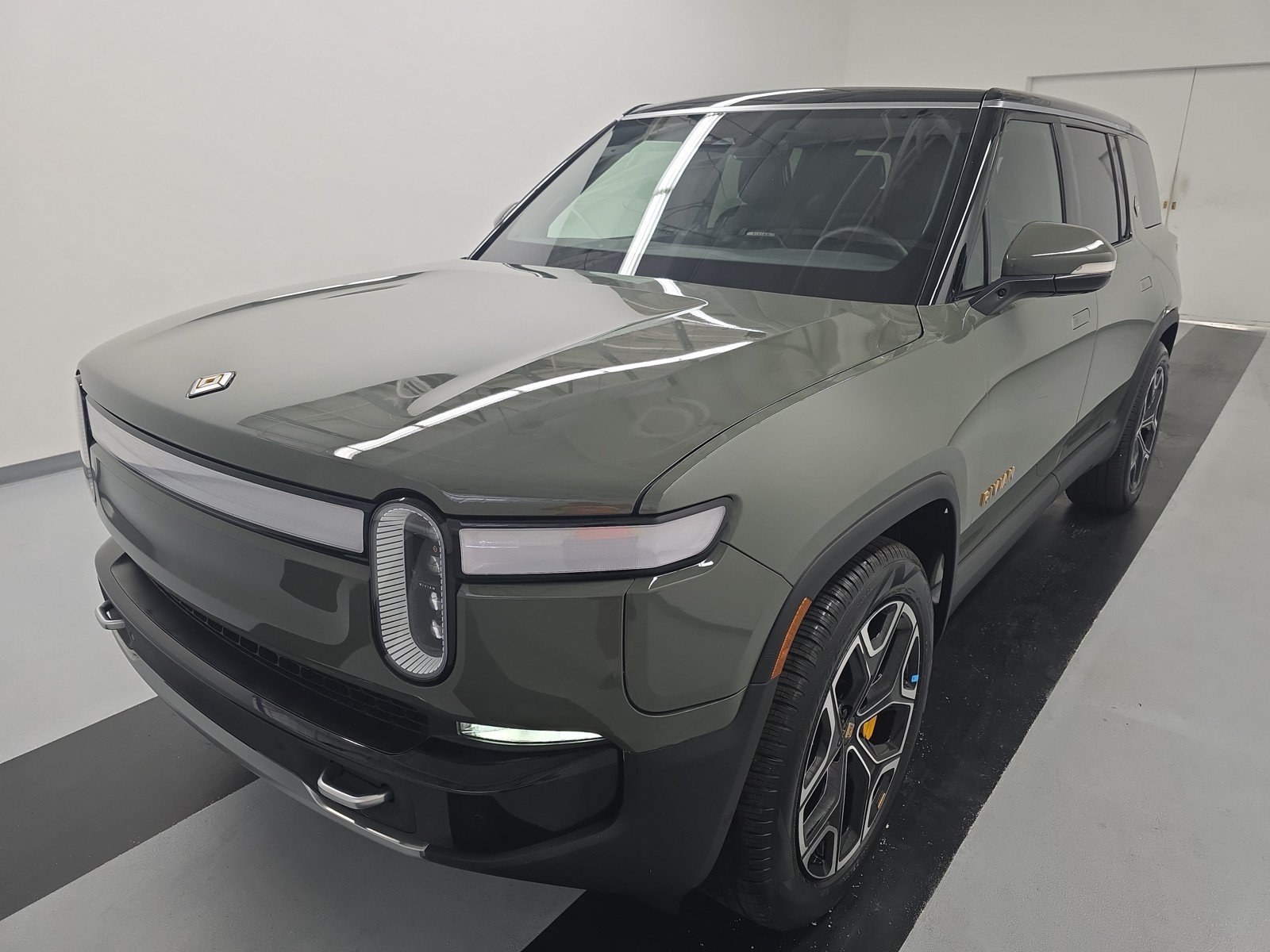 Used 2022 Rivian R1S Launch Edition AWD/4WD image 1
