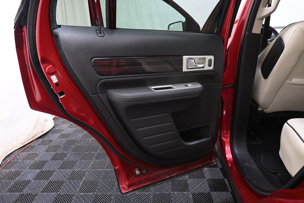 Used 2010 Lincoln MKX AWD image 23