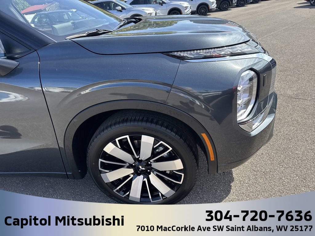 New 2025 Mitsubishi Outlander SEL image 3