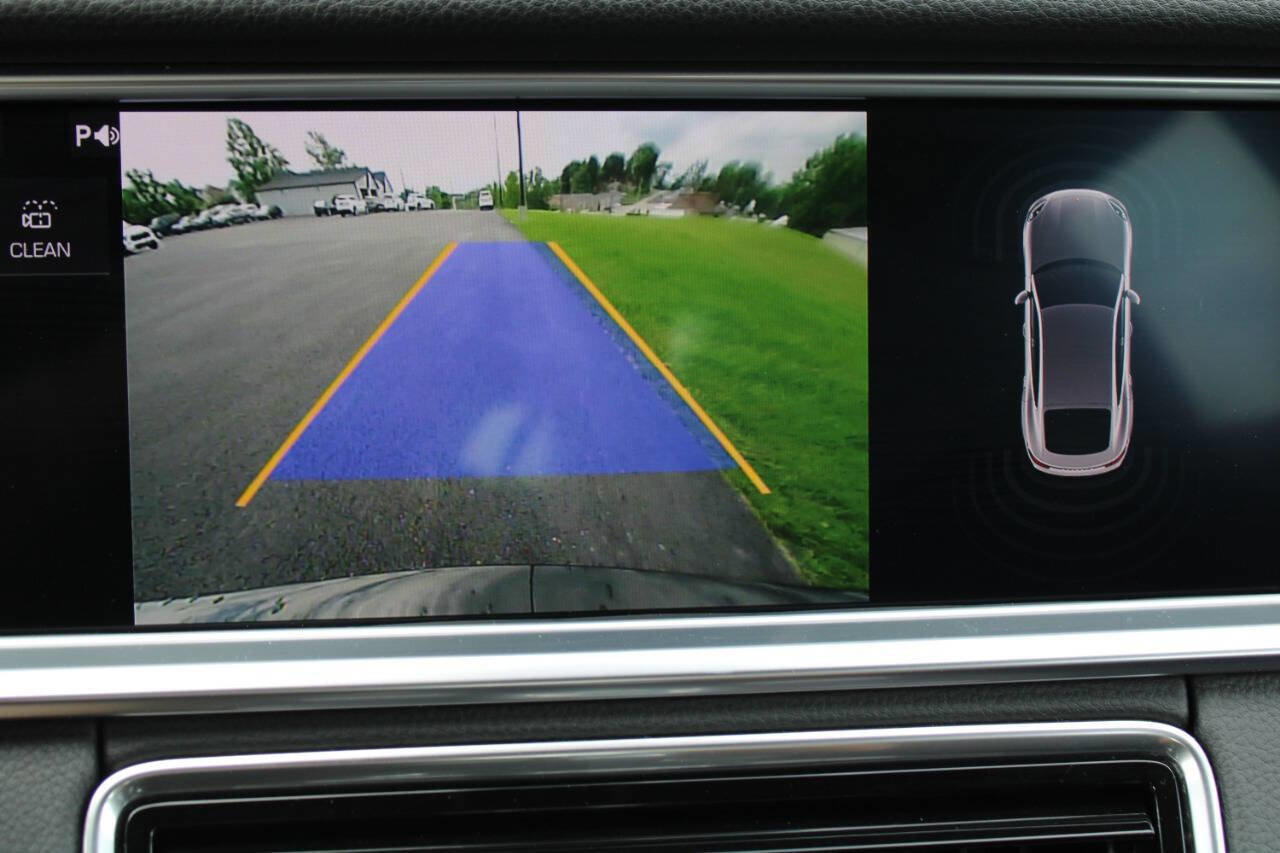 Used 2020 Porsche Panamera 4 AWD 4dr Sedan image 15