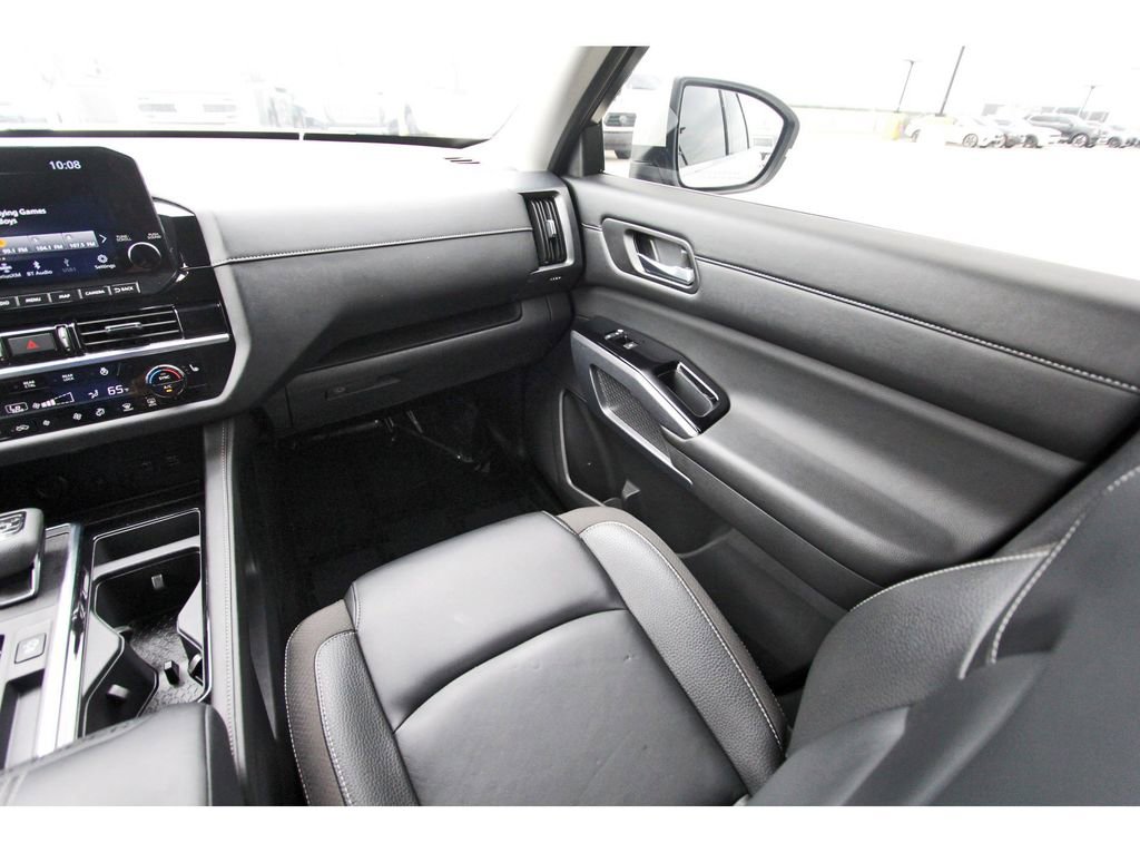 Used 2023 Nissan Pathfinder SL FWD image 10