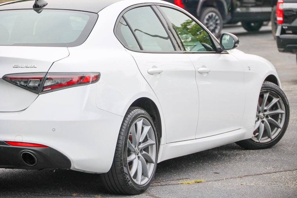 Used 2024 Alfa Romeo Giulia Ti AWD/4WD image 27