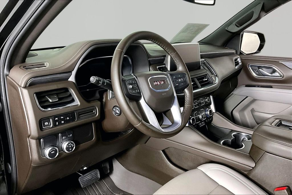 Used 2024 GMC Yukon SLT w/ SLT Luxury Package RWD image 16