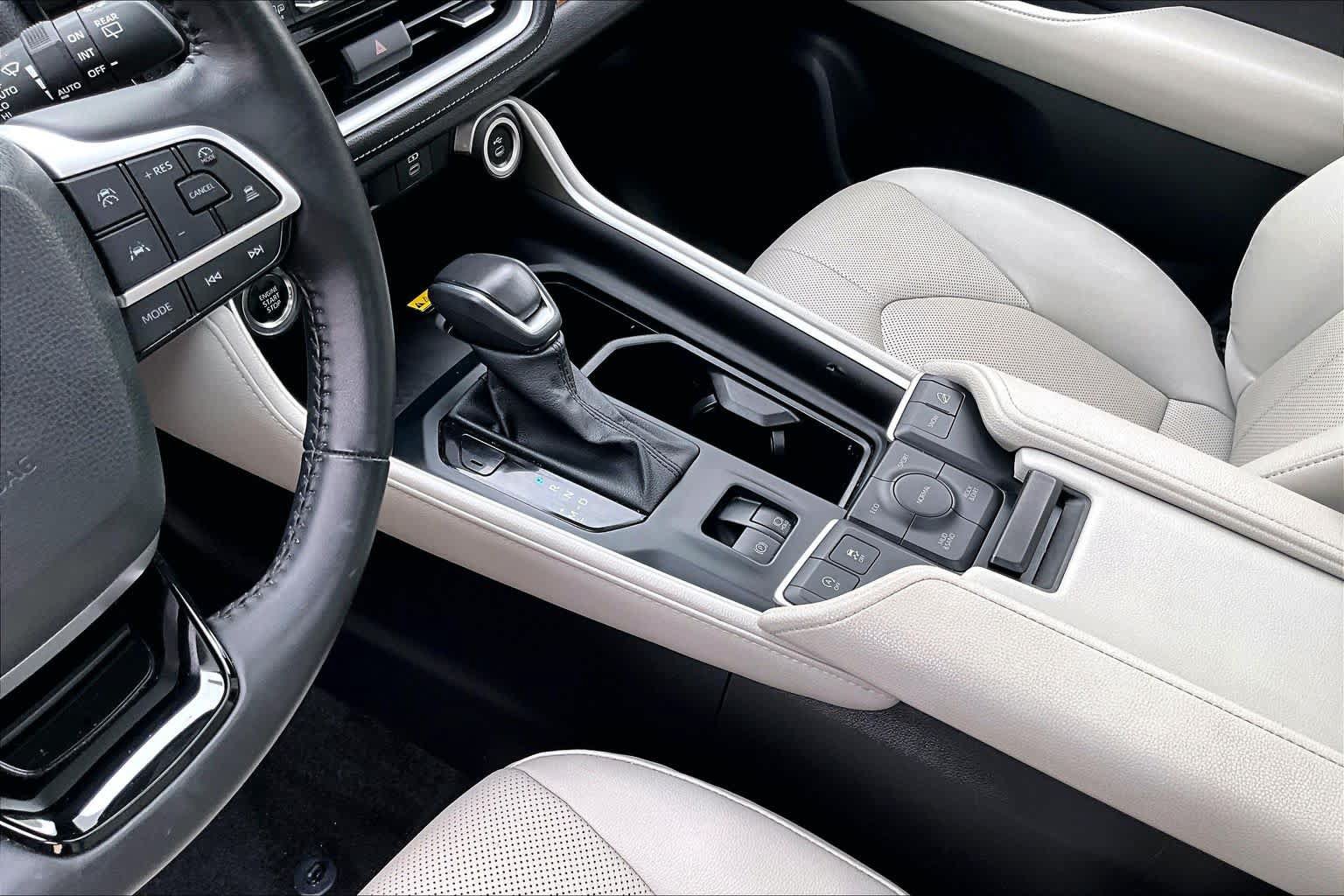 Certified 2025 Toyota Grand Highlander AWD image 17