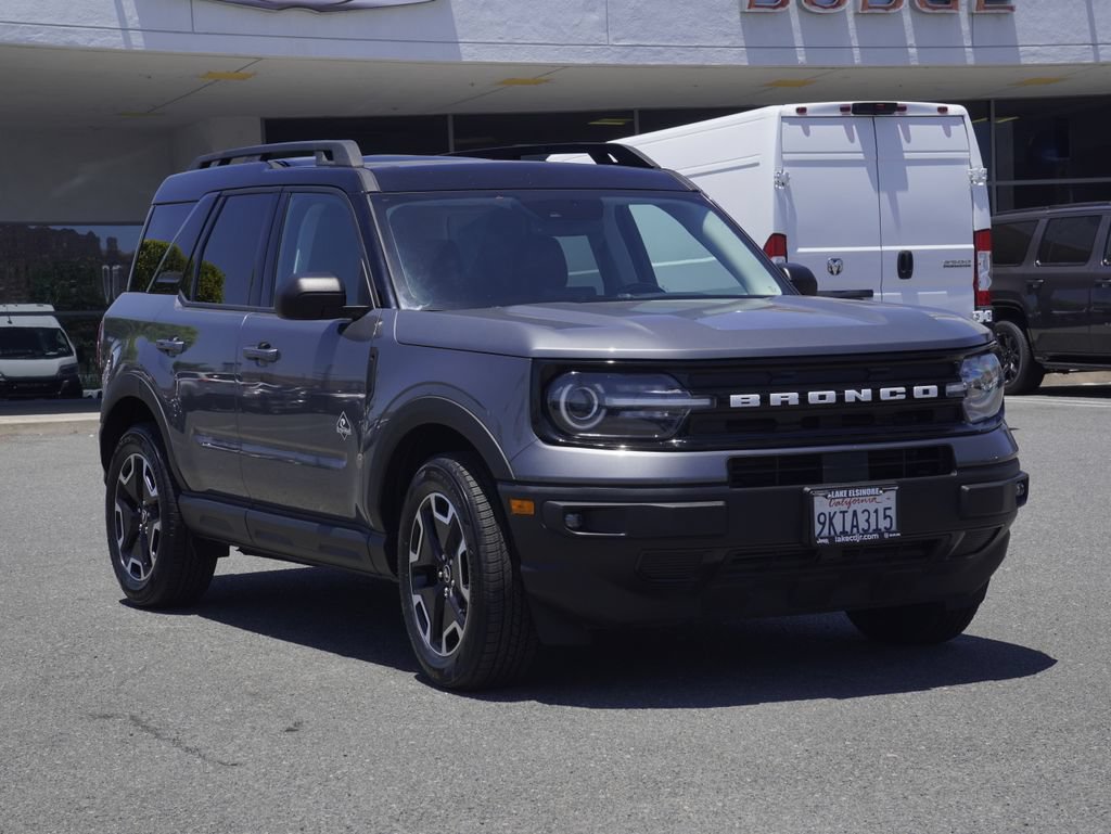 Used 2023 Ford Bronco Sport Outer Banks w/ Tech Package AWD/4WD image 2