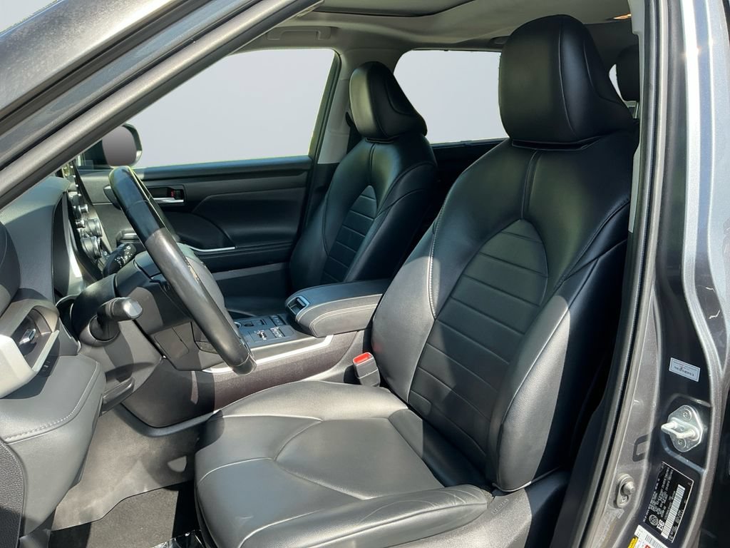 Used 2020 Toyota Highlander XLE AWD/4WD image 10