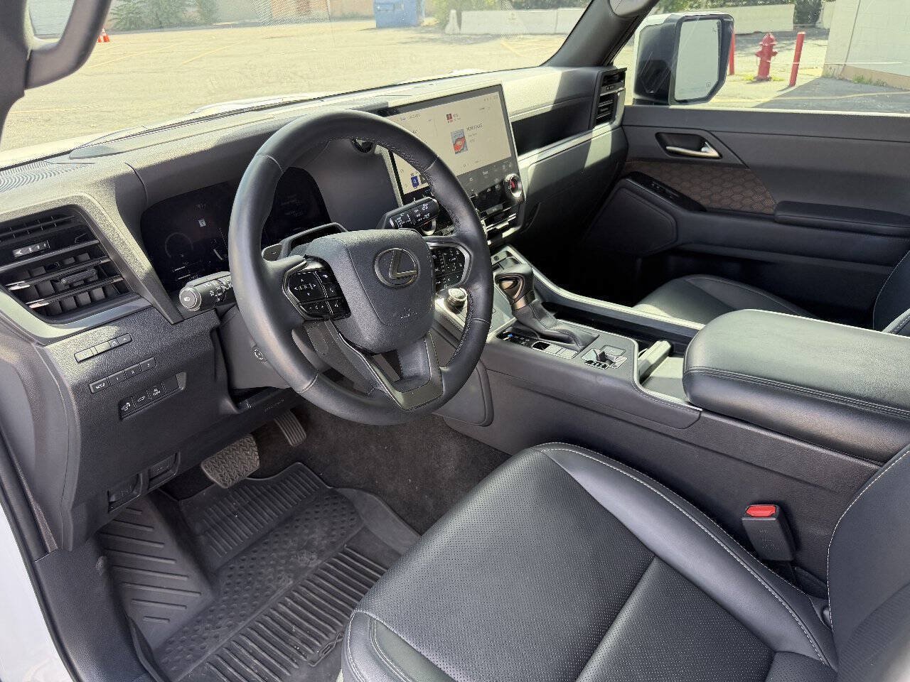 Used 2025 Lexus GX 550 w/ Accessory Package (2T) AWD/4WD image 15