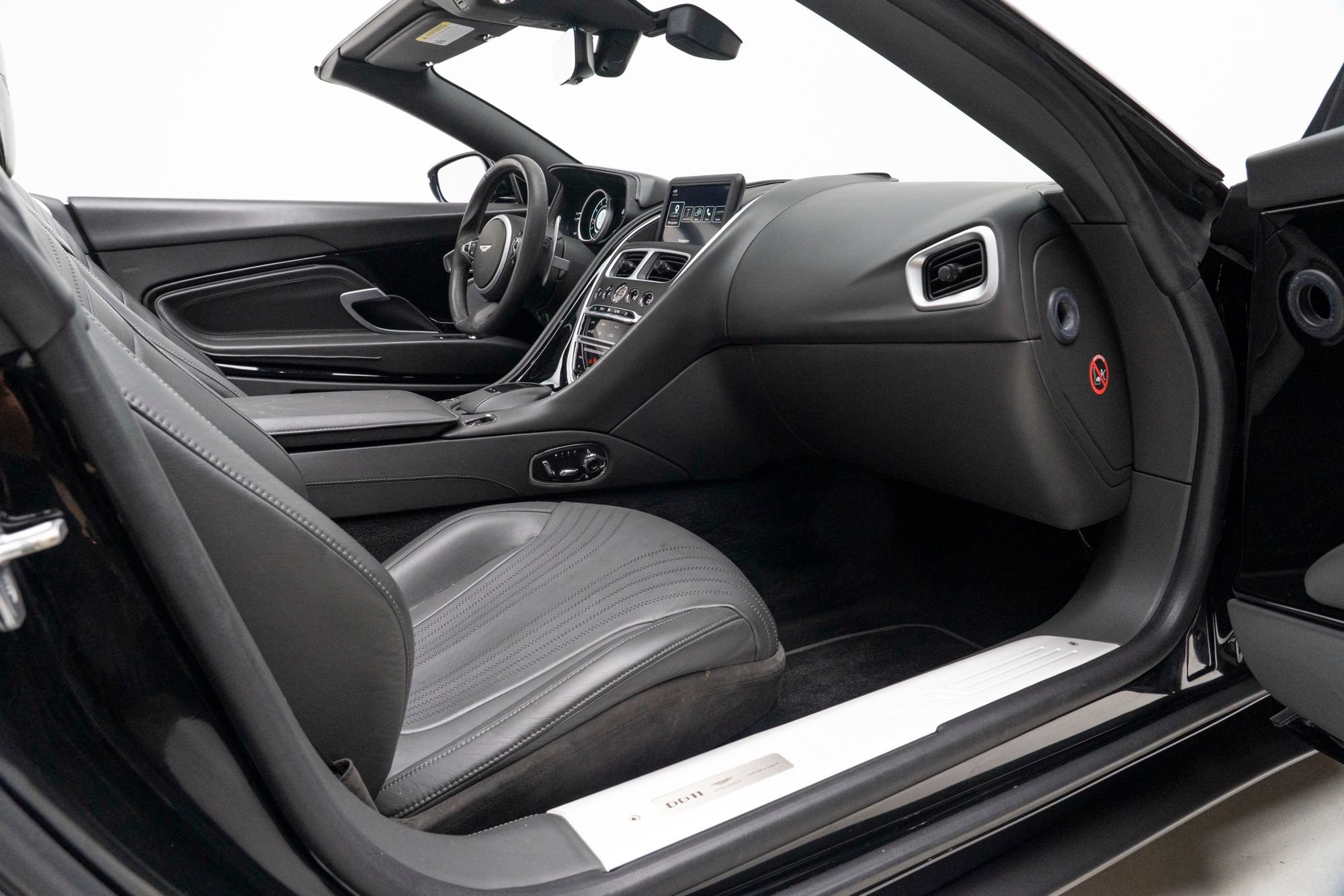 Used 2020 Aston Martin DB11 Volante RWD image 48