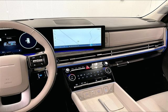Used 2025 Hyundai Santa Fe Calligraphy FWD image 7