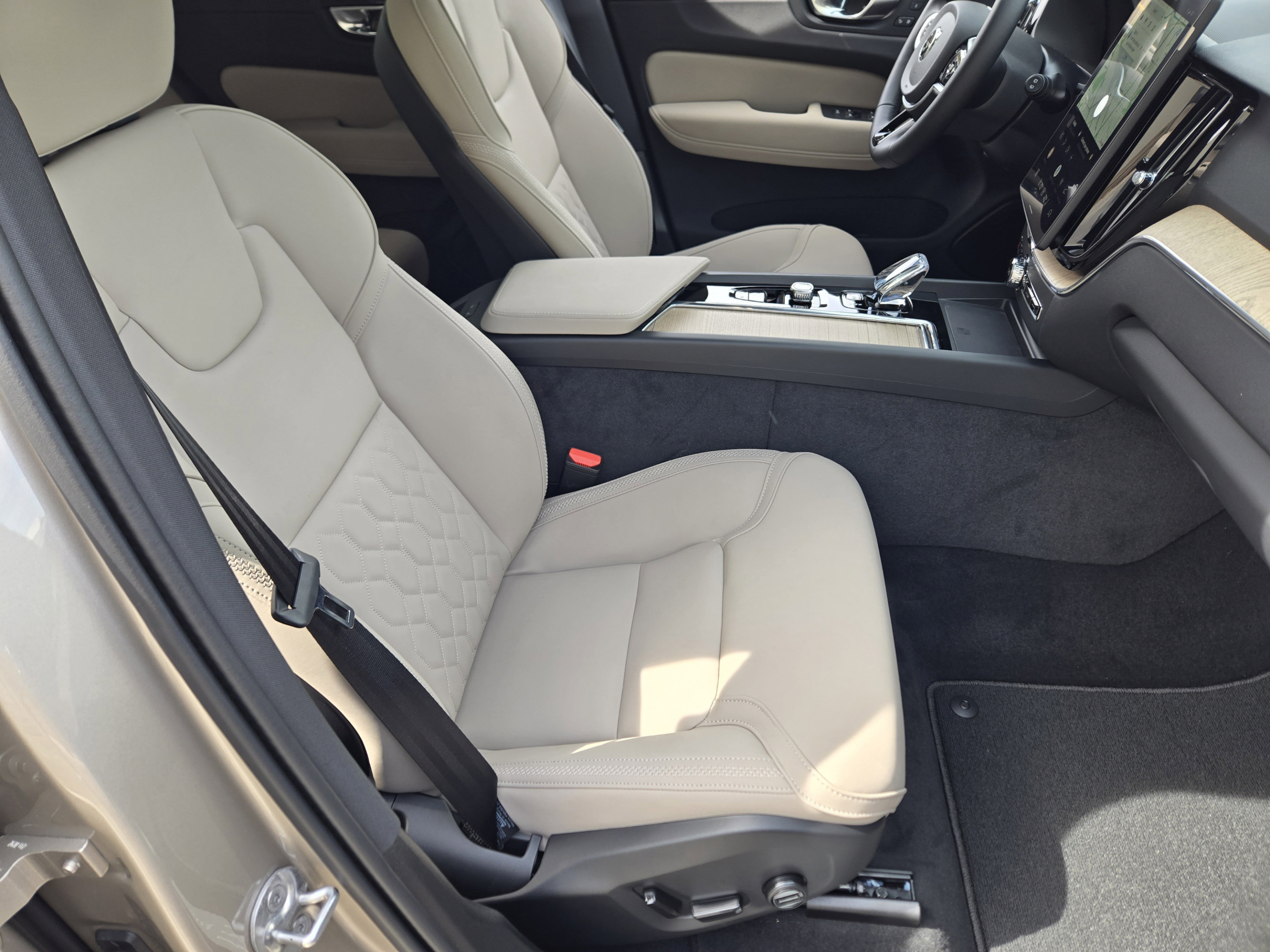 Used 2026 Volvo XC60 B5 Plus w/ Protection Package Premier AWD/4WD image 12
