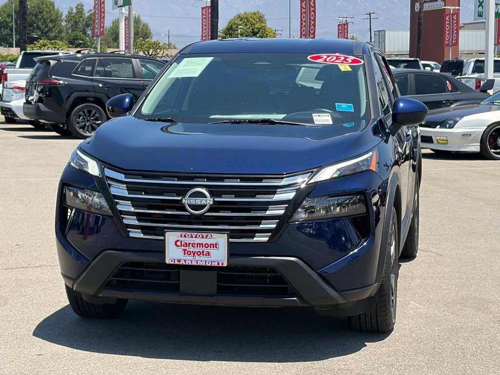 Used 2025 Nissan Rogue SV AWD/4WD image 48