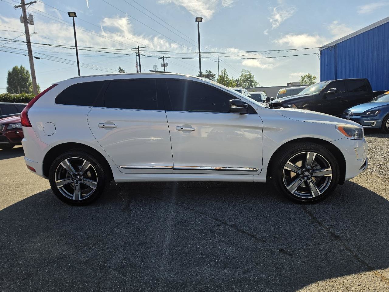 Used 2017 Volvo XC60 T6 Dynamic w/ Preferred Option Package AWD/4WD image 4