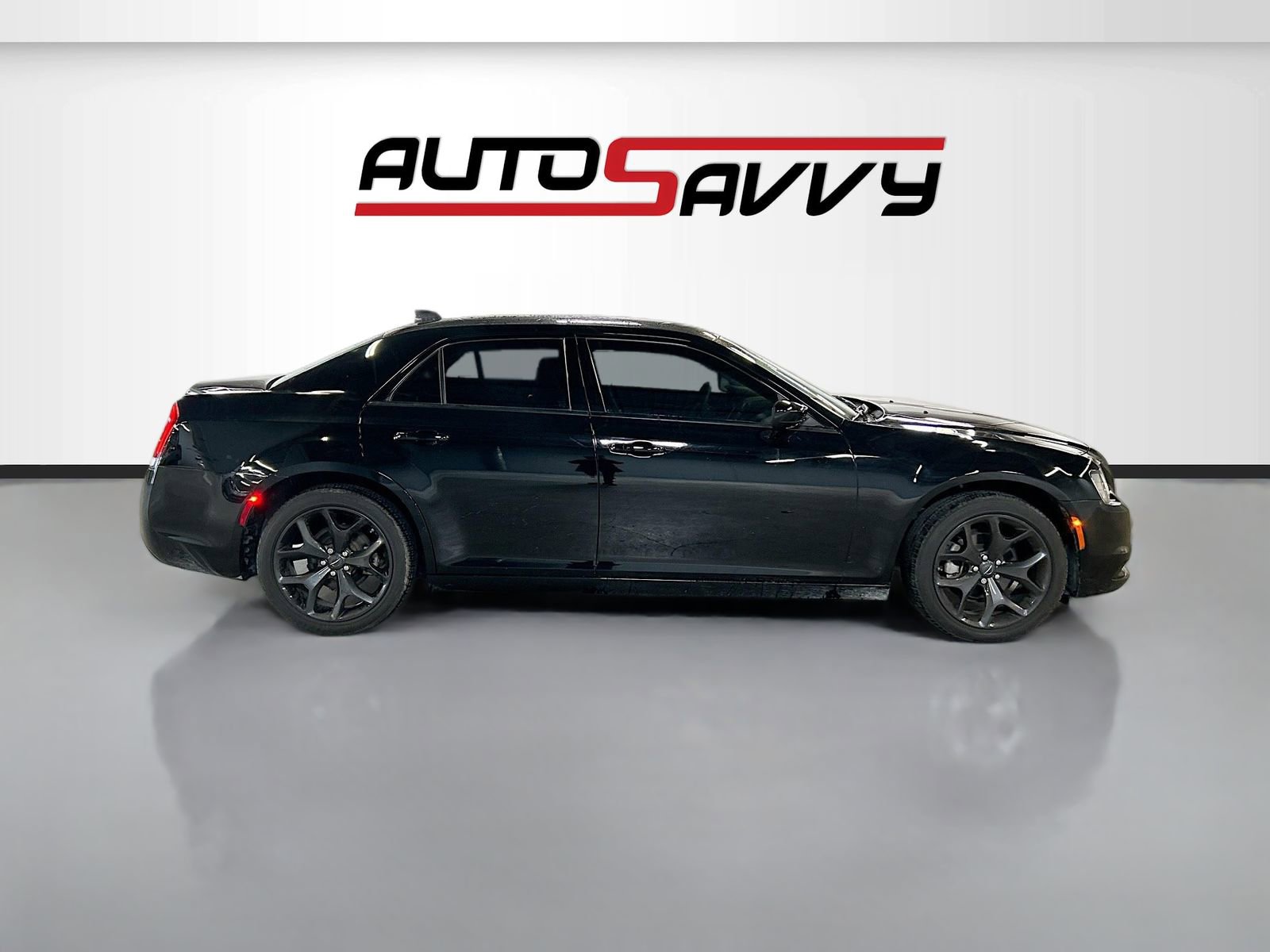Used 2023 Chrysler 300 Touring w/ Sport Appearance Package image 8