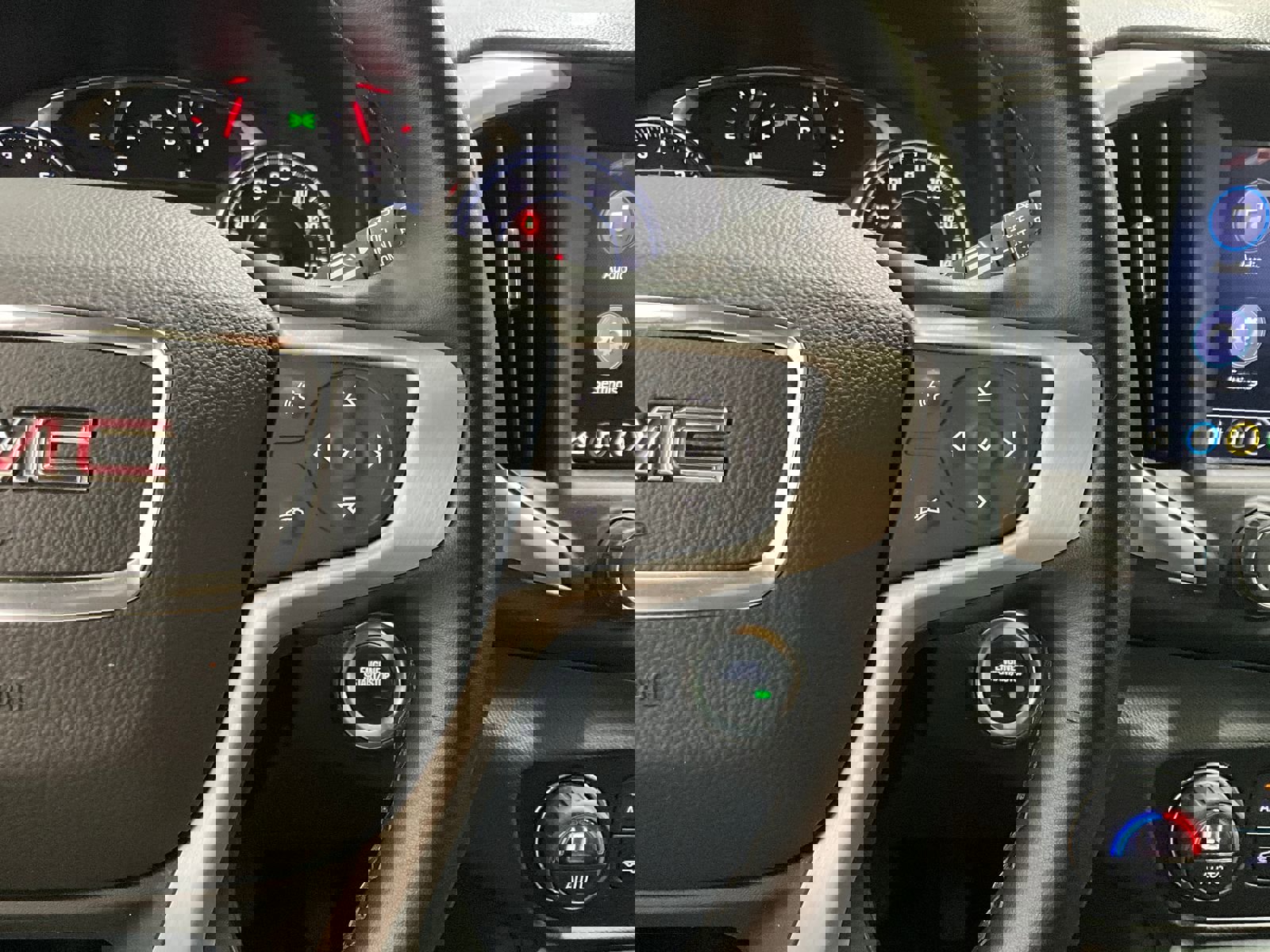 Used 2024 GMC Terrain SLT image 18