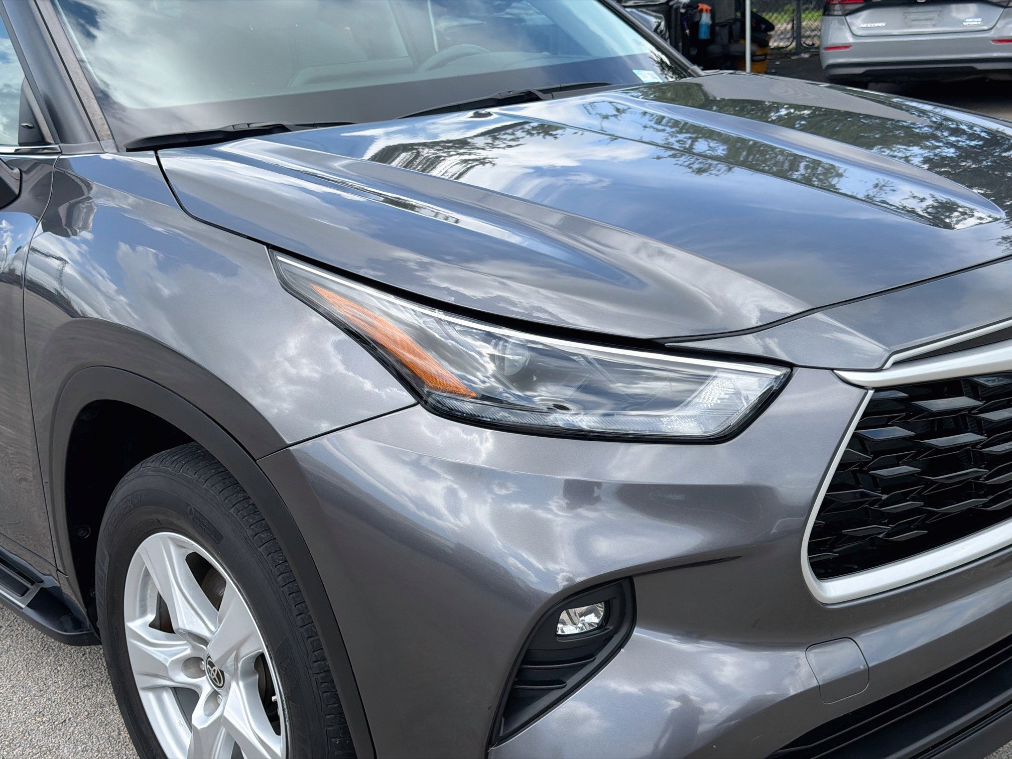 Used 2023 Toyota Highlander LE FWD image 34