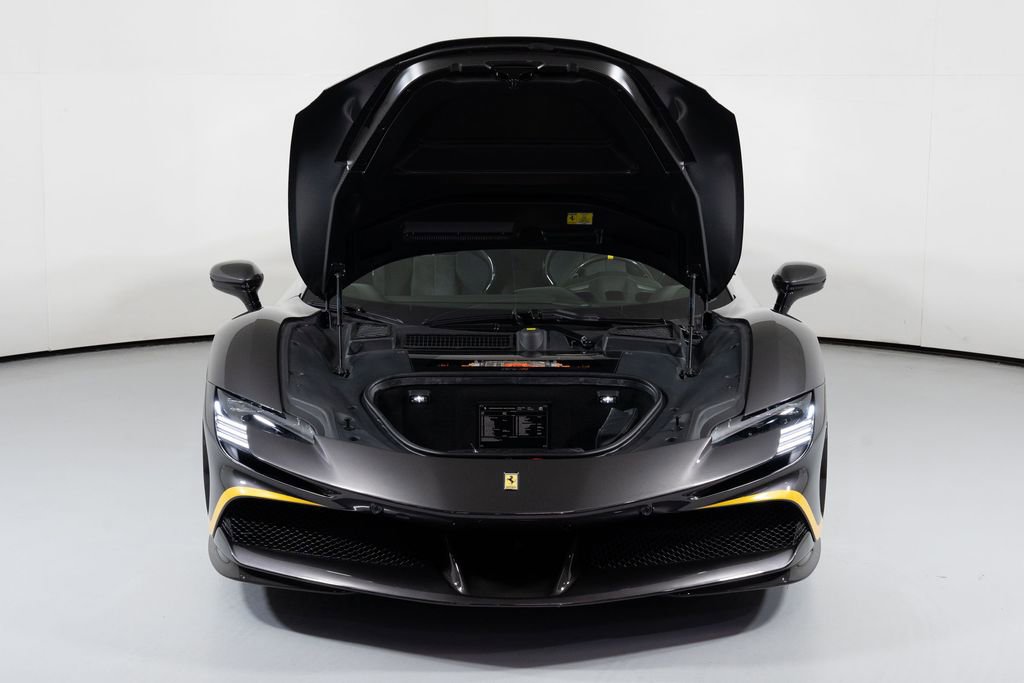 Used 2022 Ferrari SF90 Spider image 9