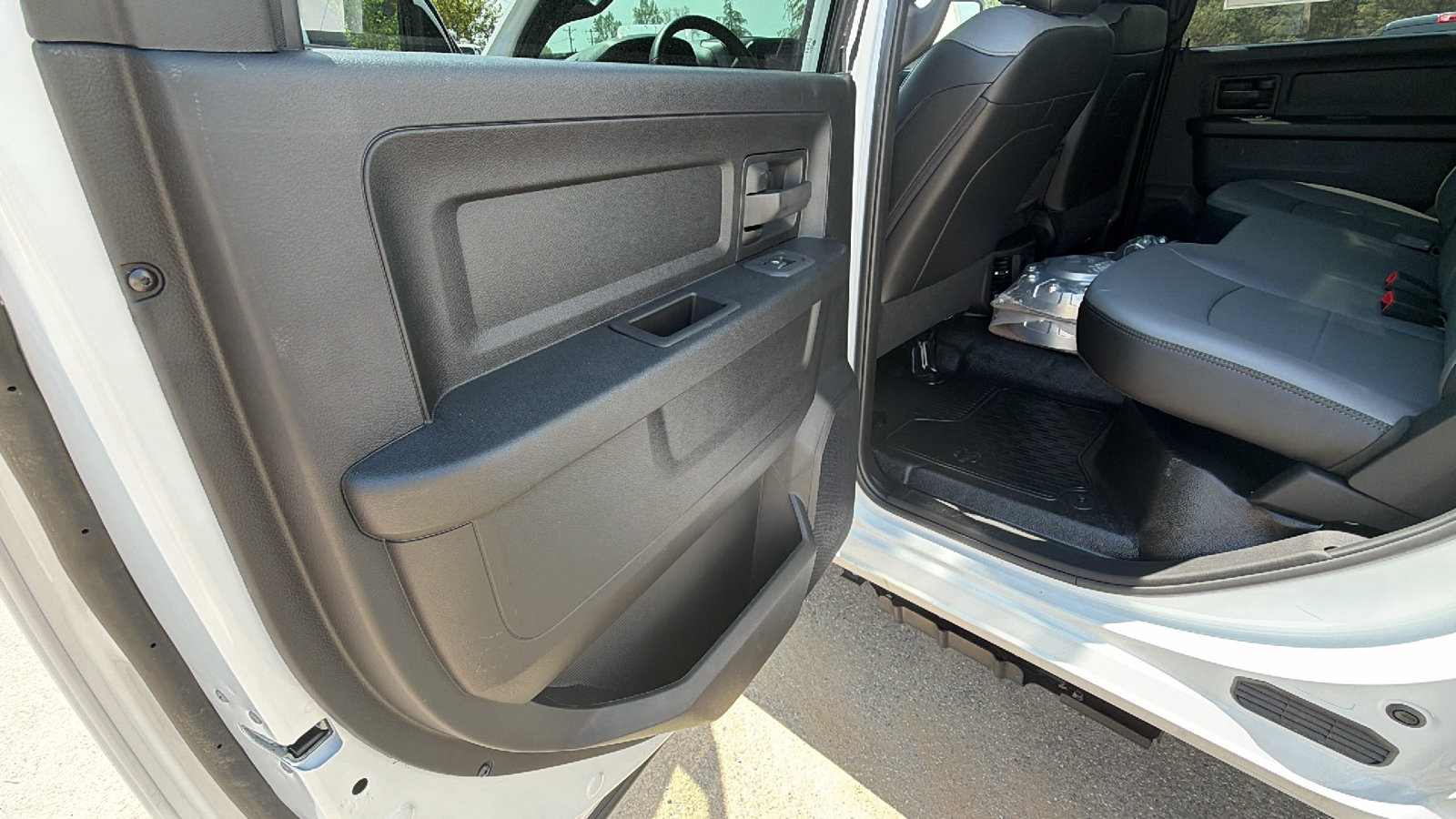 New 2026 RAM 5500 Tradesman w/ Chrome Appearance Group AWD/4WD image 19