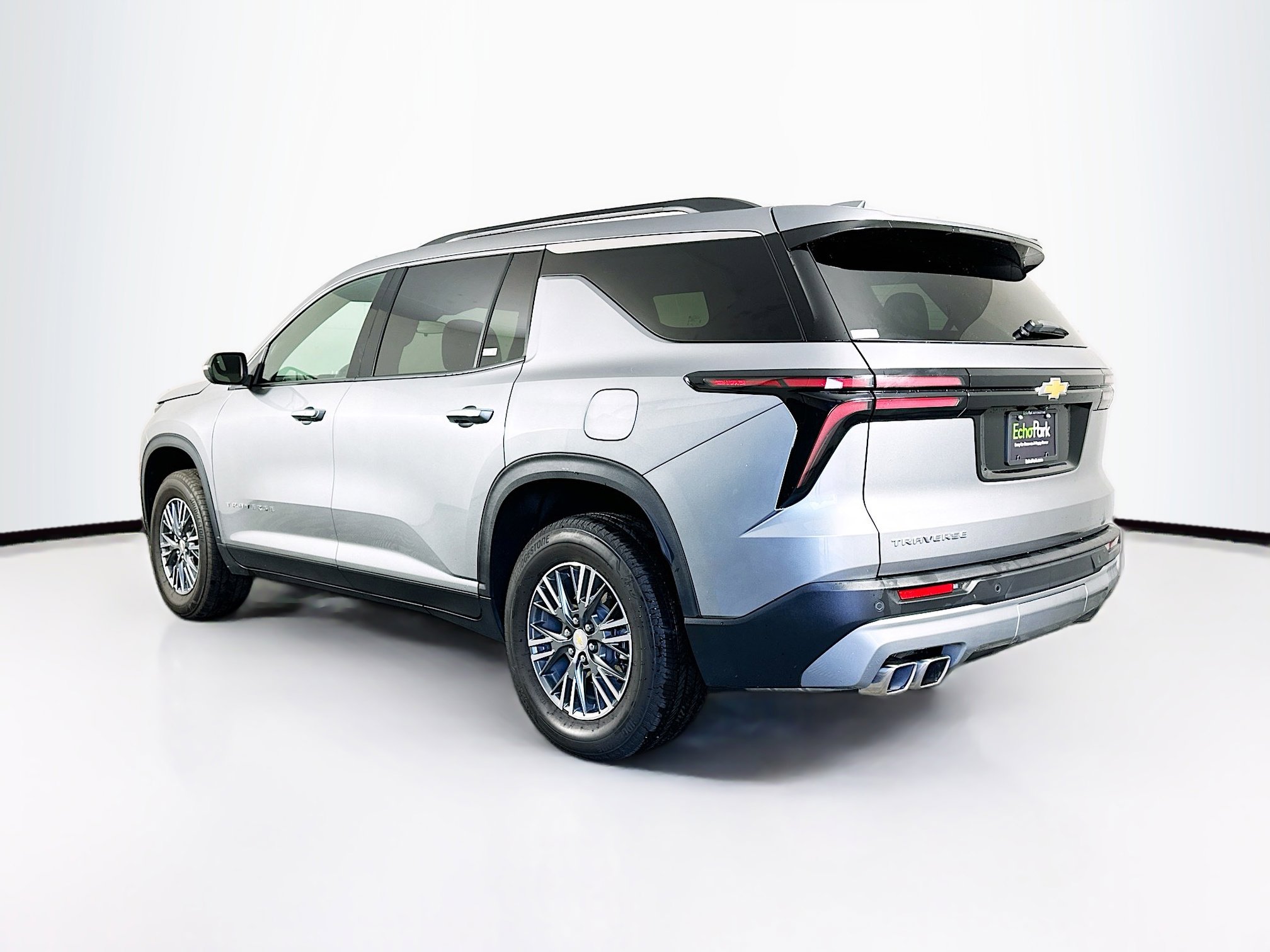 Used 2025 Chevrolet Traverse LT image 5