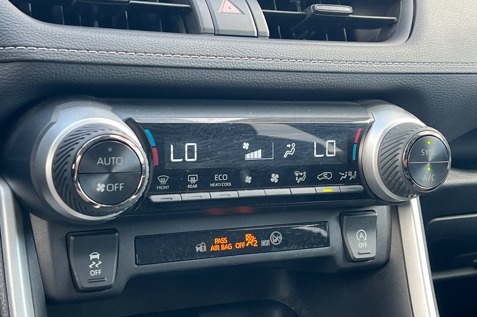 Used 2025 Toyota RAV4 XLE FWD image 20