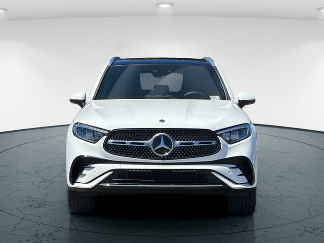 Used 2025 Mercedes-Benz GLC 350e 4MATIC image 10