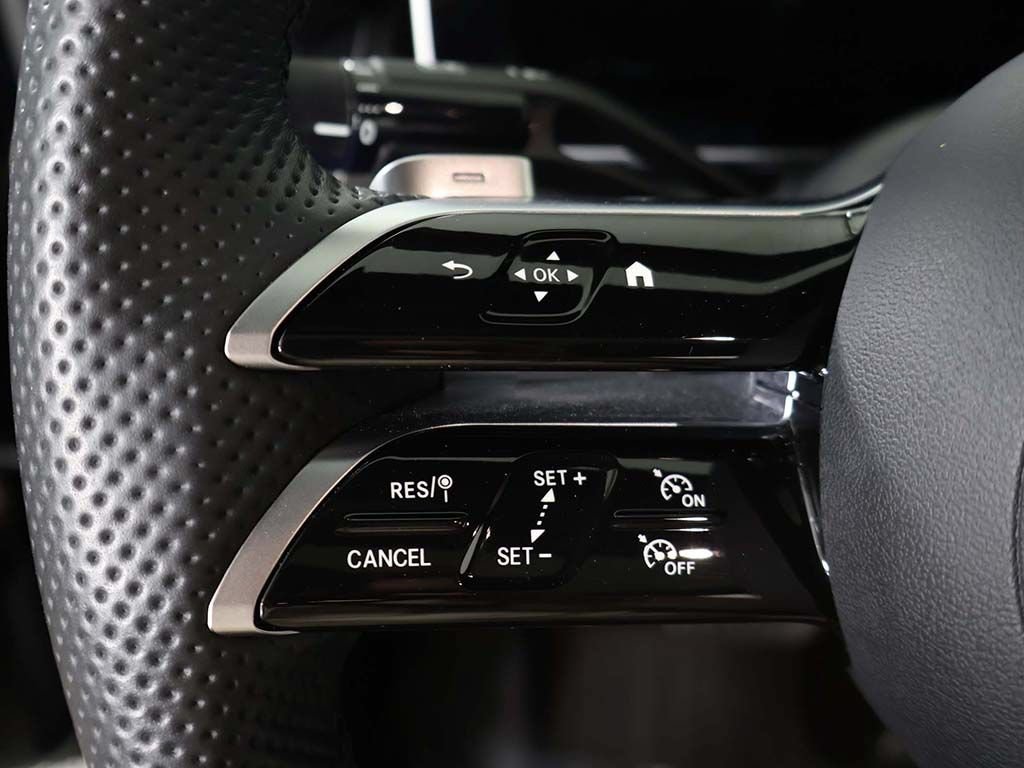 Used 2025 Mercedes-Benz GLC 300 4MATIC image 45