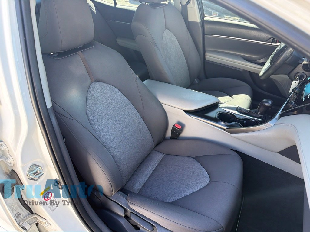 Used 2018 Toyota Camry LE FWD image 10