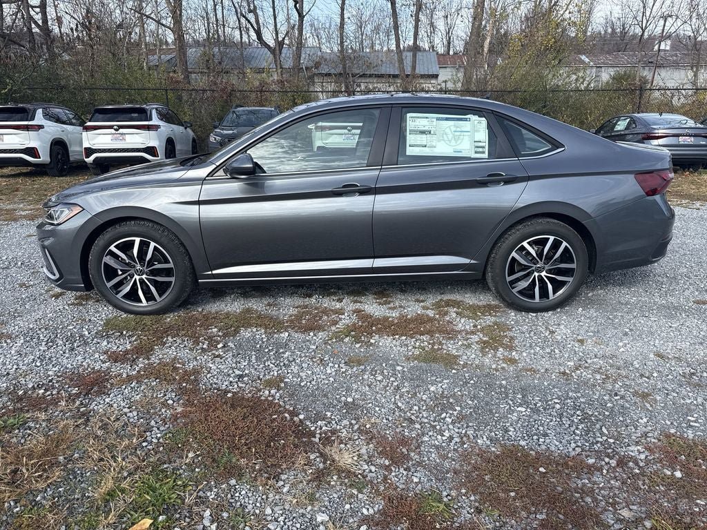 New 2026 Volkswagen Jetta SE FWD image 3