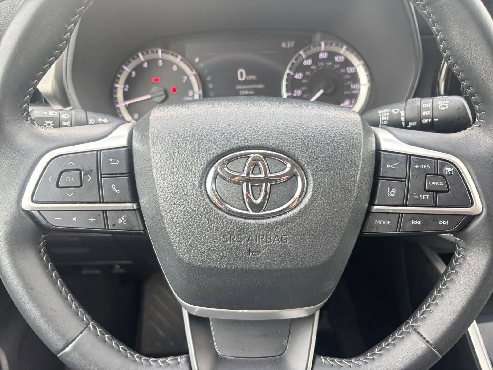 Used 2025 Toyota Highlander LE FWD image 29