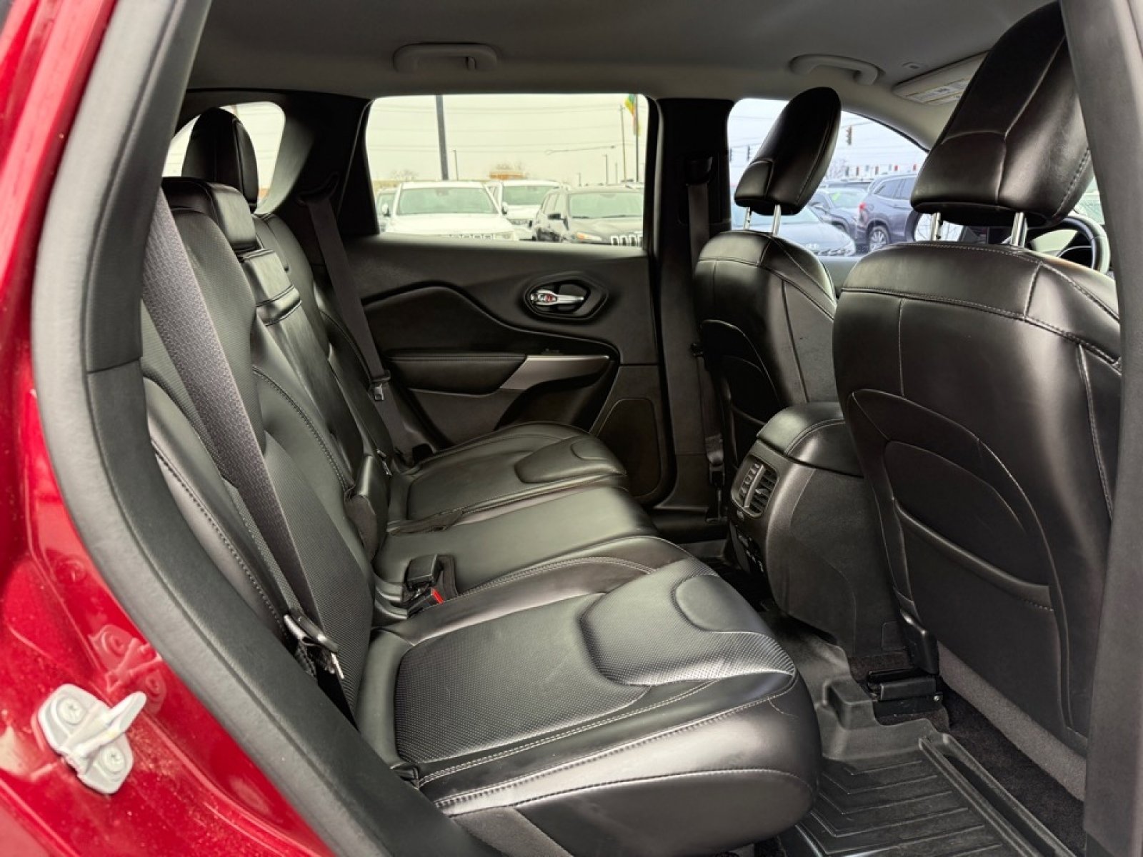 Used 2019 Jeep Cherokee Limited w/ Luxury Group image 15