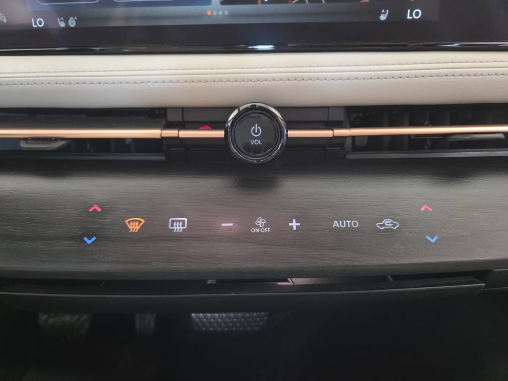 Used 2023 Nissan Ariya AWD image 18